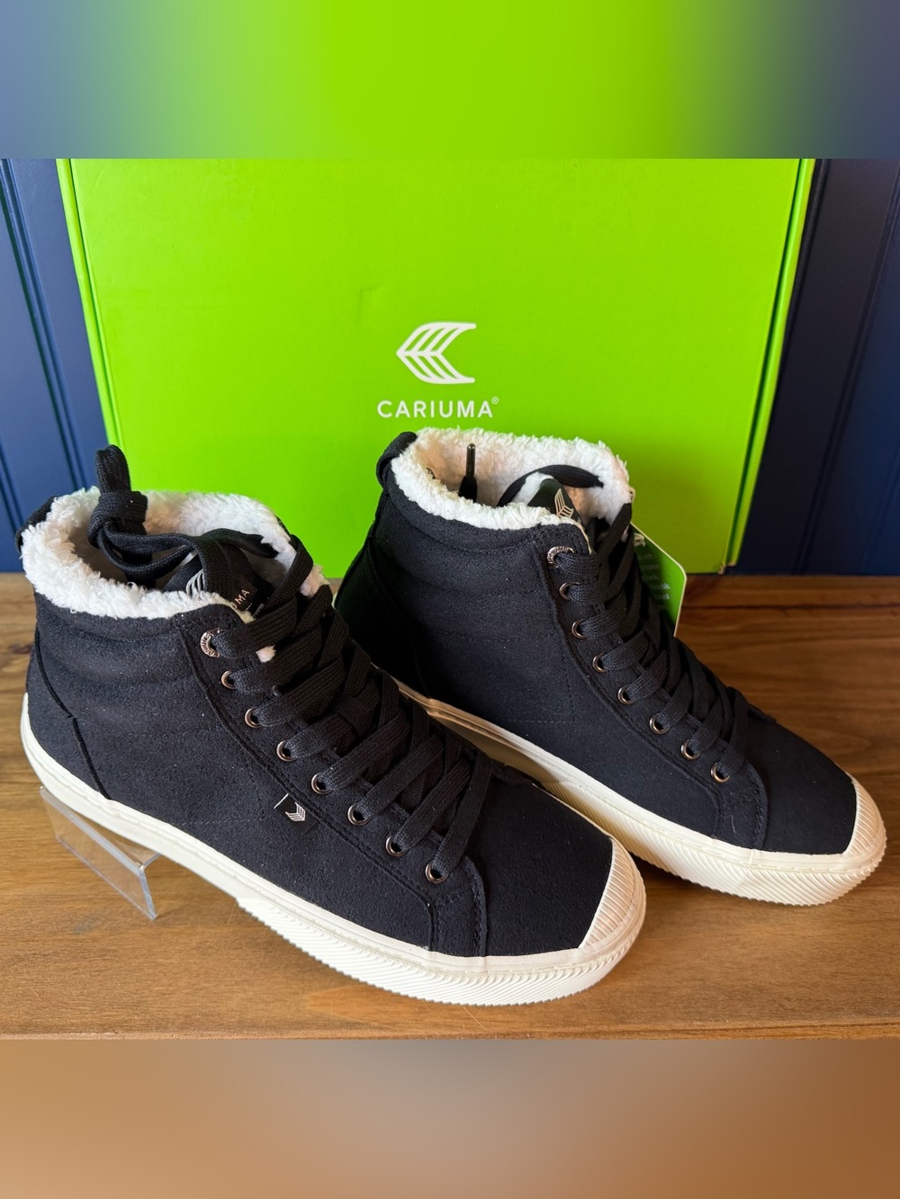 NIB Cariuma OCA Therma High Black Suede Shearling Sneakers M 8.5 W 10